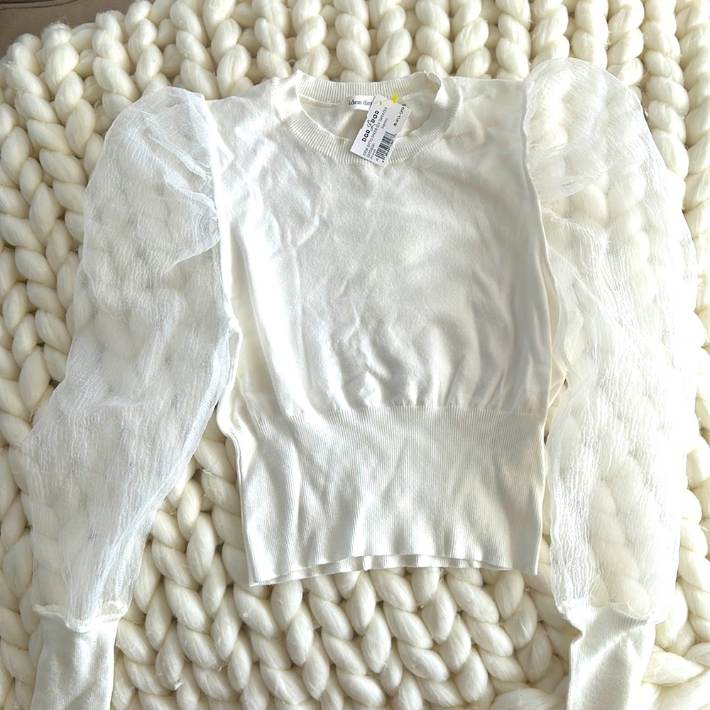 Puff sleeved white top, size M